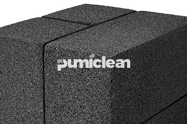 grill surface cleaning and maintenance scene