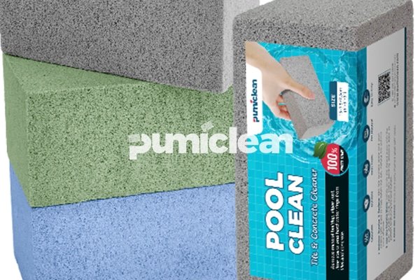 pool stone cleaning block in action on pool tile